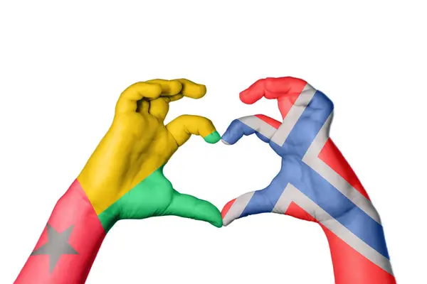 几内亚比绍挪威心 手手势造心 收割之路 — 图库照片