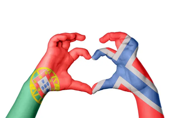 葡萄牙挪威心脏 手举着手制造心脏 修整道路 — 图库照片