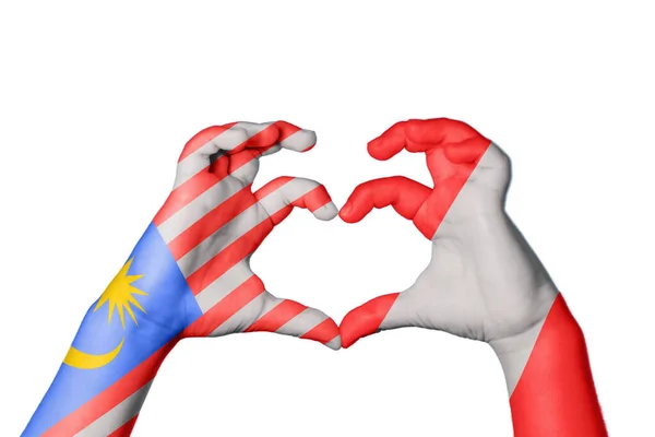 Малайзия Peru Heart Hand Gesture Making Heart Clipping Path — стоковое фото