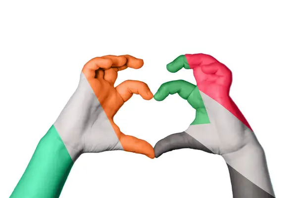 Ирландия Судан Сердце Жест Руки Делает Сердце Обрезание Пути — стоковое фото