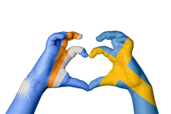 马绍尔群岛瑞典心脏 手手势制造心脏 收割路径 — 图库照片