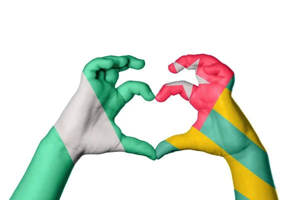 Нигерия Сердце Жест Руки Делает Сердце Клиппинг Путь — стоковое фото