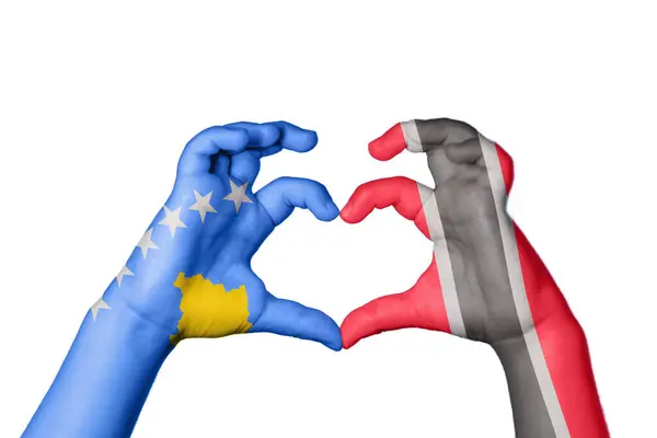 科索沃特利尼达和多巴哥之心 手握使心的手势 收割之路 — 图库照片