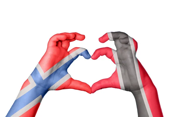 挪威特里尼达和多巴哥心脏 手举着手制造心脏 开辟道路 — 图库照片