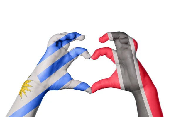 Уругвай Тринідад Тобаго Серце Жест Рук Робить Серце Відсікаючи Шлях — стокове фото