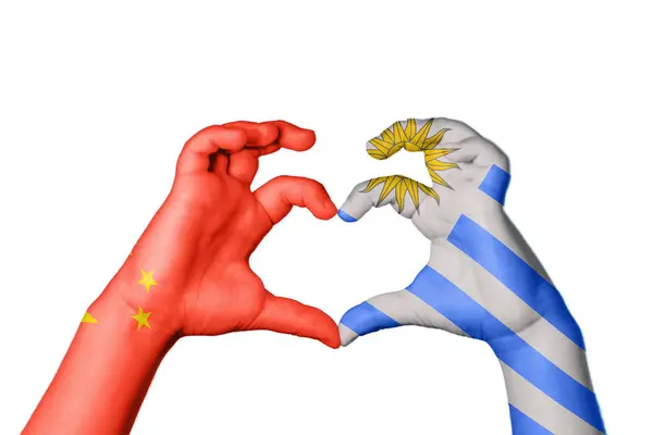 中国乌拉圭心 手手势造心 裁剪路径 — 图库照片