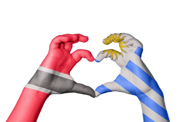 特里尼达和多巴哥乌拉圭心 手做着使心的手势 收割之路 — 图库照片