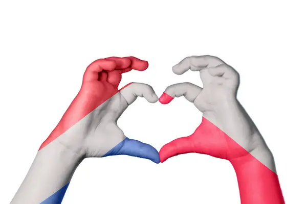 オランダ ポーランド心臓 ハンドジェスチャー作り心臓 クリッピングパス — ストック写真