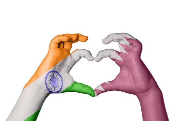 Indie Katar Serce Ręka Gest Podejmowania Serca Ścieżka Clipping — Zdjęcie stockowe