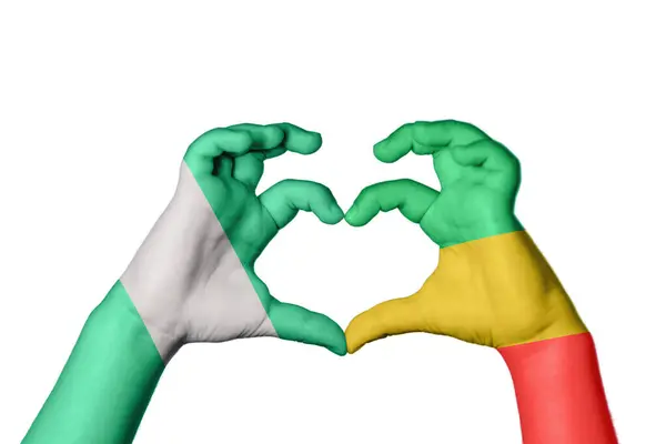 나이지리아 공화국 심장을 만드는 제스처 클리핑 — 스톡 사진
