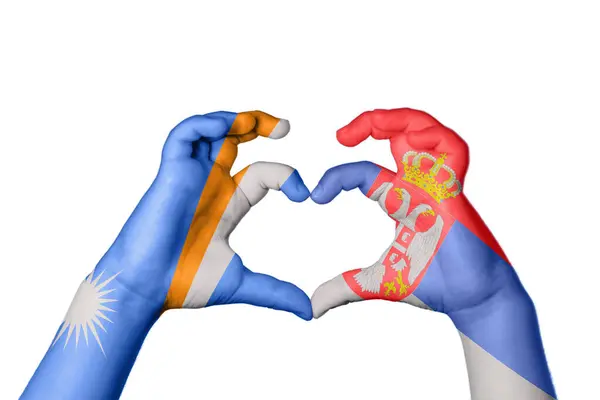 马绍尔群岛塞尔维亚心脏 手手势制造心脏 收割路径 — 图库照片