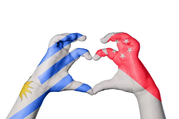 乌拉圭新加坡心 手手势造心 裁剪路径 — 图库照片