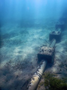 Su altı atık su borusu, çevre kirliliği deniz okyanusu.