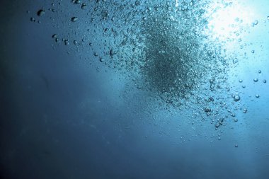 Su altı Hava Kabarcıkları Temiz Mavi Okyanus