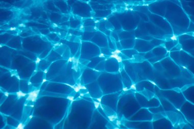 Yüzme havuzu suyu güneşli yansımalar, dalgalı su