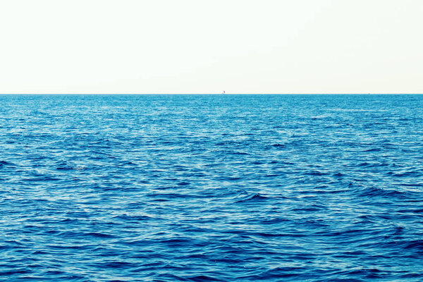 Velero Lejano Mar Vacaciones Verano — Foto de Stock