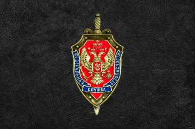 Rus Güvenlik Teşkilatı 'nın FSB Rozeti Kara Arkaplanda