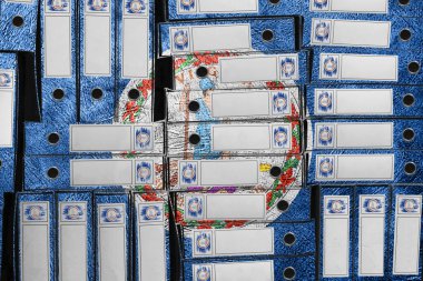 Virginia Bayrak Renkleri Dosya Yığını, Bürokrasi ve Devlet İdaresi Onayı