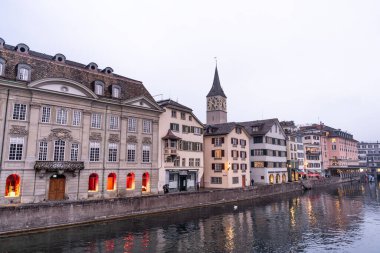 Limmat İsviçre 'de bir nehirdir. Nehir Zürih Gölü 'nün güneyinde, Zürih şehrinin akıntısından başlar. Zürih 'ten kuzeybatıya doğru akıyor..