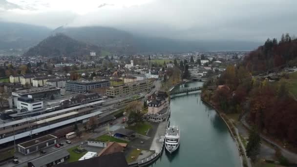 Riprese Aeree Fiume Interlaken Svizzera Video Alta Qualità Che Mostrano — Video Stock