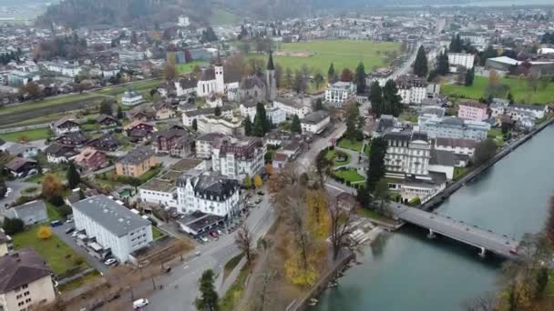 Filmato Aereo Fiume Insieme Alla Città Interlaken Svizzera Video Alta — Video Stock