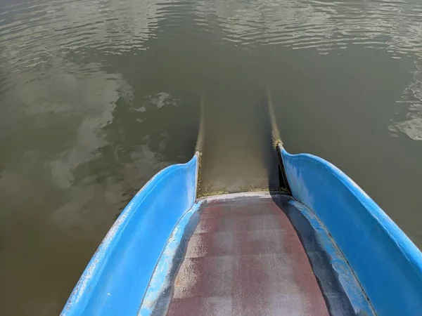 Nehirdeki Tekne — Stok fotoğraf