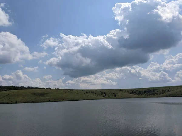 Schöne Landschaft Mit Einem See — Stockfoto