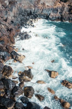 Deniz kıyısının güzel manzarası