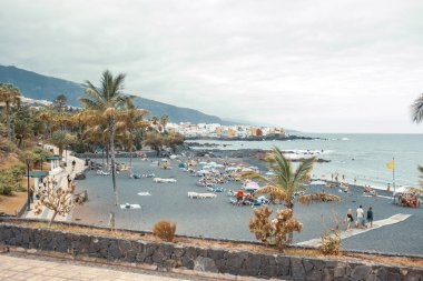 Deniz kıyısındaki güzel sahil