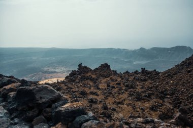 Kayalık kaya dağlarının manzarası