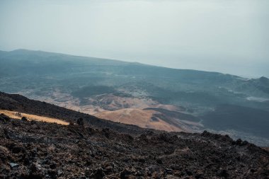 Kayalık kaya dağlarının manzarası