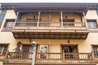 Geleneksel İspanyol evi cephesi