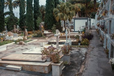 Akdeniz 'deki eski mezarlık