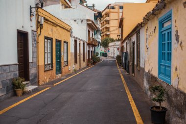 Gündüz vakti güzel Akdeniz kenti 