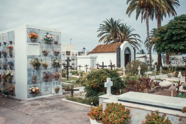 Akdeniz 'deki eski mezarlık