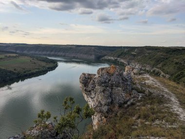 Bir yaz günü nehir kıyısında, Bakota, Ukrayna