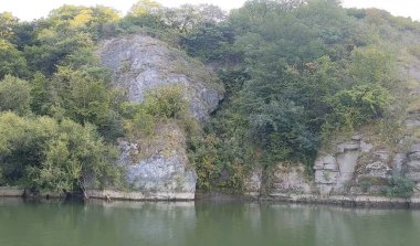 Dniester nehri kayalık dağları, Bakota, Ukrayna, Avrupa 'yı çevreledi 