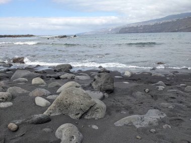 İspanya 'daki Kanarya Adaları' ndaki Lanzarote Adası plajı.