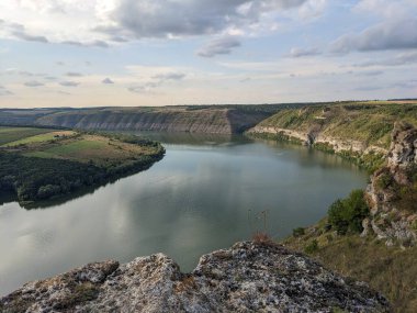 Güzel göl manzarası