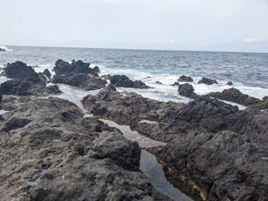 Deniz kıyısının güzel manzarası