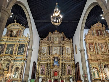 Kilisenin içinde kilise ve din kavramı var. 