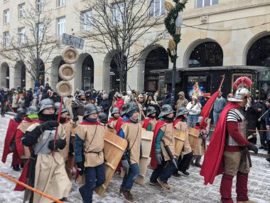 SAVAŞ, POLAND-HAZİRAN 06, 2024: kostümlü geçit töreni. Epiphany ya da Three Kings Day Parade, 6 Ocak 2011 'de Polonya' nın Varşova kentinde.