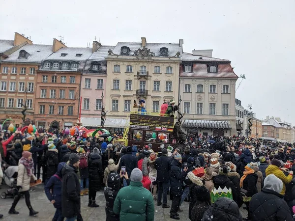 SAVAŞ, POLAND-HAZİRAN 06, 2024: kostümlü geçit töreni. Epiphany ya da Three Kings Day Parade, 6 Ocak 2011 'de Polonya' nın Varşova kentinde.