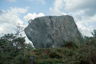 Kaya oluşumlu dağ manzarası, Trollpikken, Norveç, Avrupa 'da Egersund