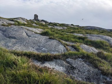 Trollpikken yolu boyunca dağlarda taşlar, Norveç 'te Egersund, Avrupa