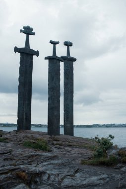 Üç büyük kılıç tepede bir bellek olarak Hafrsfjord savaş yıl 872 Stavanger, Norveç için stand.