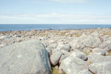  Norveç 'teki kayalık deniz kıyısının manzarası