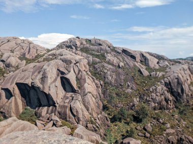 Dağ manzaralı granit kayalar, Trollpikken, Norveç, Avrupa 'da Egersund