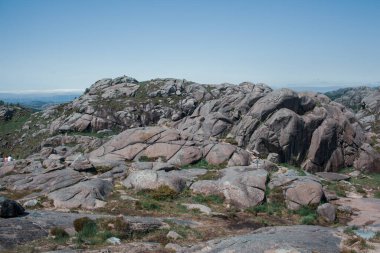 Dağ manzaralı granit kayalar, Trollpikken, Norveç, Avrupa 'da Egersund