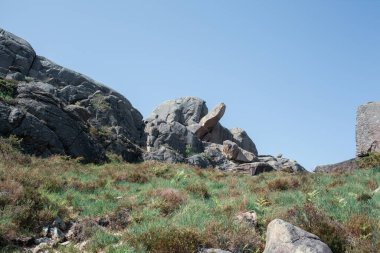 Kaya oluşumlarının manzarası, Norveç, Avrupa 'daki Egersund' da Trollpikken